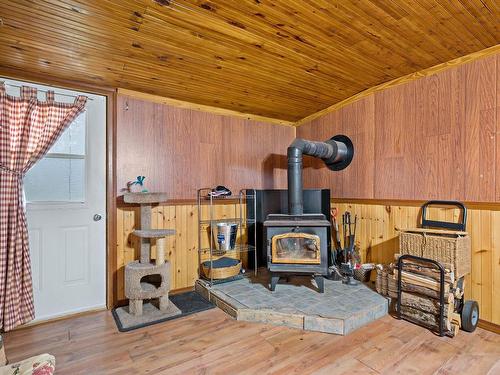 Dining room - 121 Crois. Des Trois-Lacs, Lantier, QC - Indoor With Fireplace