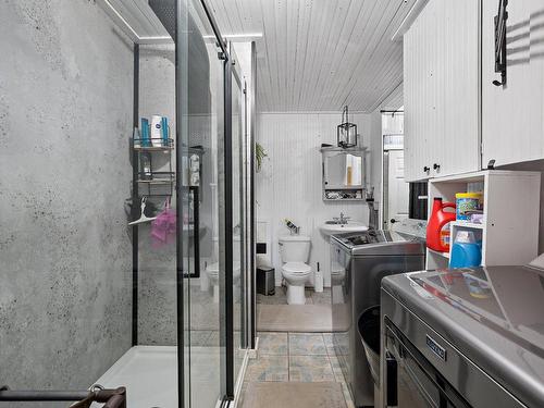 Bathroom - 121 Crois. Des Trois-Lacs, Lantier, QC - Indoor Photo Showing Laundry Room