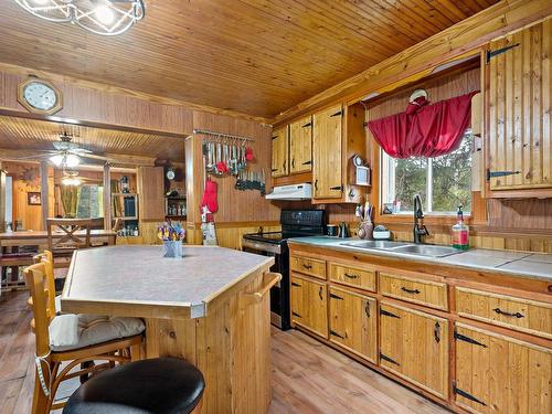 Kitchen - 121 Crois. Des Trois-Lacs, Lantier, QC - Indoor Photo Showing Kitchen With Double Sink