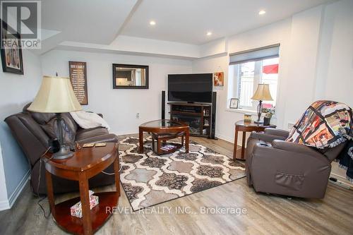 8 Turnbull Drive, Brantford, ON - Indoor Photo Showing Living Room