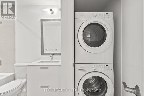 2804 - 9 Bogert Avenue, Toronto (Lansing-Westgate), ON - Indoor Photo Showing Laundry Room