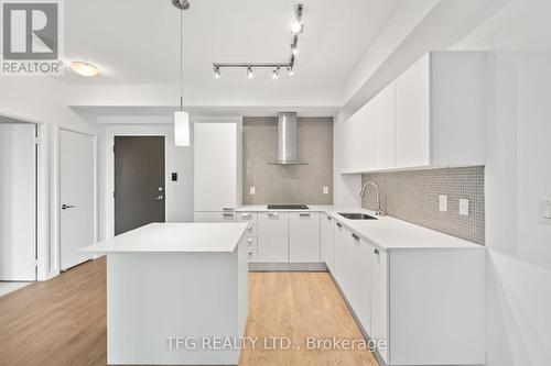 2804 - 9 Bogert Avenue, Toronto (Lansing-Westgate), ON - Indoor Photo Showing Kitchen With Upgraded Kitchen