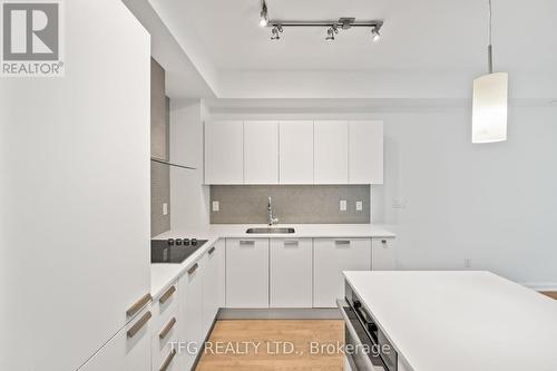 2804 - 9 Bogert Avenue, Toronto (Lansing-Westgate), ON - Indoor Photo Showing Kitchen With Upgraded Kitchen