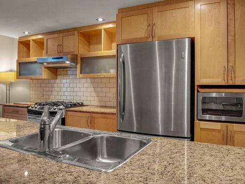 Cuisine - 45-4574 Av. Du Parc, Montréal (Le Plateau-Mont-Royal), QC - Indoor Photo Showing Kitchen With Double Sink