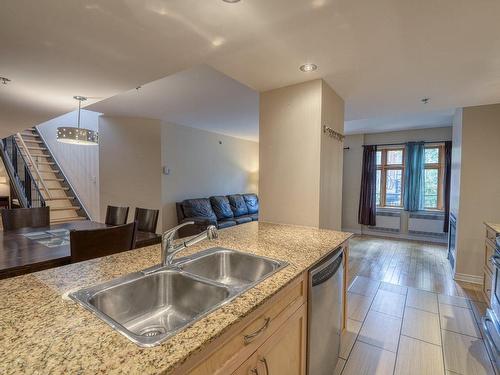 Cuisine - 45-4574 Av. Du Parc, Montréal (Le Plateau-Mont-Royal), QC - Indoor Photo Showing Kitchen With Double Sink