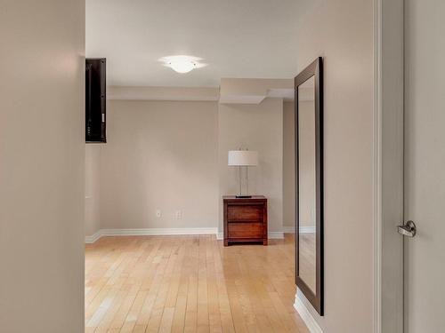 Bedroom - 45-4574 Av. Du Parc, Montréal (Le Plateau-Mont-Royal), QC - Indoor Photo Showing Other Room