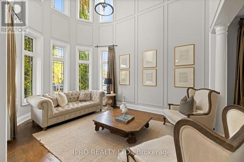 24 Bluff Trail, King, ON - Indoor Photo Showing Living Room