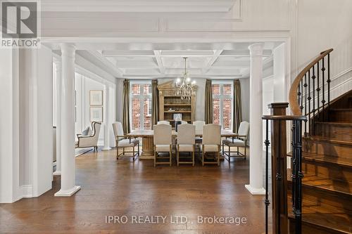 24 Bluff Trail, King, ON - Indoor Photo Showing Living Room