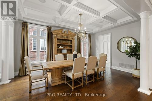 24 Bluff Trail, King, ON - Indoor Photo Showing Dining Room