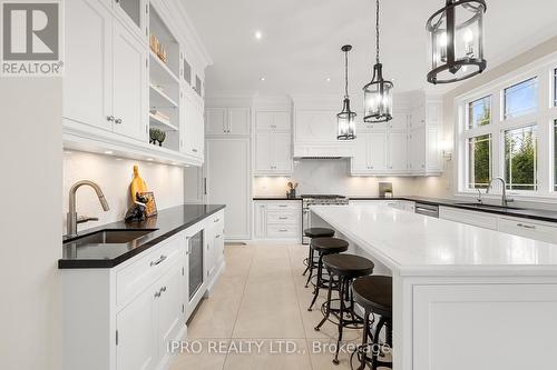 24 Bluff Trail, King, ON - Indoor Photo Showing Dining Room