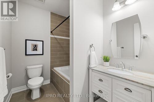 24 Bluff Trail, King, ON - Indoor Photo Showing Bedroom