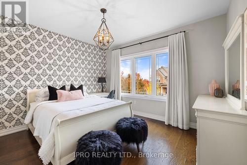 24 Bluff Trail, King, ON - Indoor Photo Showing Bedroom