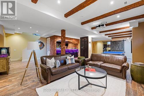 24 Bluff Trail, King, ON - Indoor Photo Showing Living Room