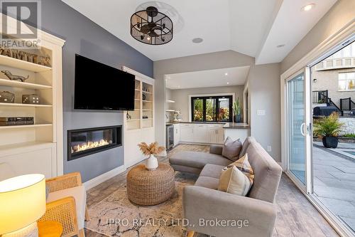 24 Bluff Trail, King, ON - Indoor Photo Showing Living Room With Fireplace