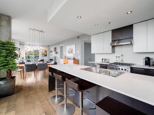 Cuisine - 501-1160 Av. Van Horne, Montréal (Outremont), QC - Indoor Photo Showing Kitchen With Upgraded Kitchen