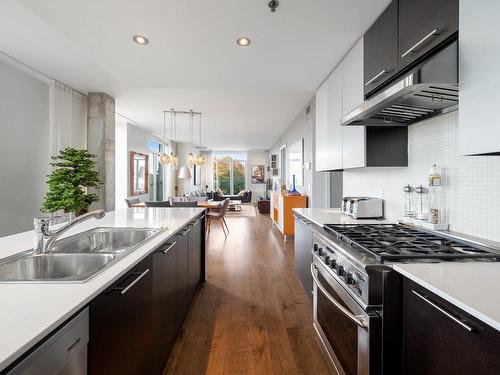 Cuisine - 501-1160 Av. Van Horne, Montréal (Outremont), QC - Indoor Photo Showing Kitchen With Double Sink With Upgraded Kitchen