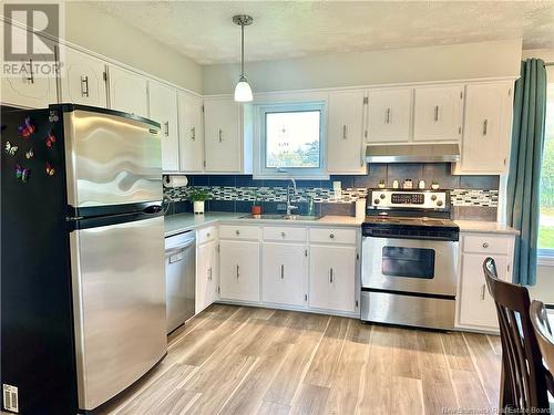 33 Aéroport Street, Edmundston, NB - Indoor Photo Showing Kitchen