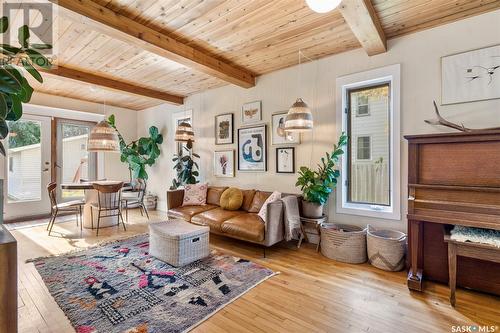 407 27Th Street W, Saskatoon, SK - Indoor Photo Showing Living Room