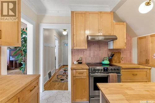 407 27Th Street W, Saskatoon, SK - Indoor Photo Showing Kitchen