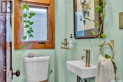 407 27Th Street W, Saskatoon, SK - Indoor Photo Showing Bathroom