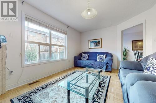 157 Manorheights Street, Richmond Hill, ON - Indoor Photo Showing Living Room