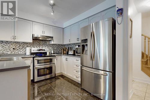 157 Manorheights Street, Richmond Hill, ON - Indoor Photo Showing Kitchen With Upgraded Kitchen