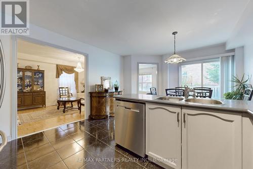 157 Manorheights Street, Richmond Hill, ON - Indoor Photo Showing Kitchen With Double Sink