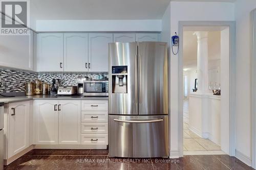 157 Manorheights Street, Richmond Hill, ON - Indoor Photo Showing Kitchen