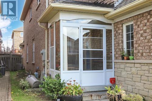 157 Manorheights Street, Richmond Hill, ON - Outdoor