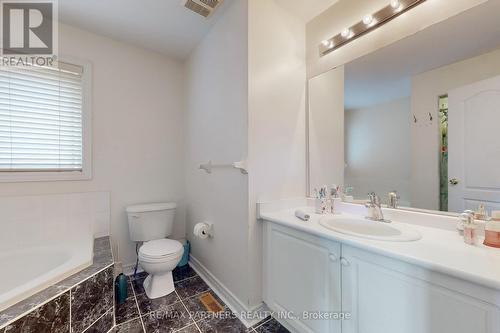 157 Manorheights Street, Richmond Hill, ON - Indoor Photo Showing Bathroom