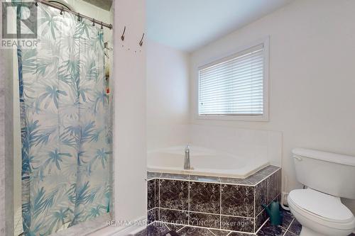 157 Manorheights Street, Richmond Hill, ON - Indoor Photo Showing Bathroom