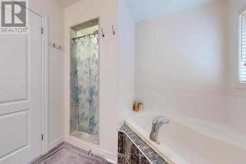 157 Manorheights Street, Richmond Hill, ON - Indoor Photo Showing Bathroom