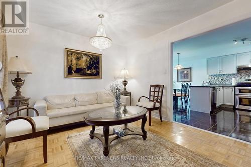 157 Manorheights Street, Richmond Hill, ON - Indoor Photo Showing Living Room