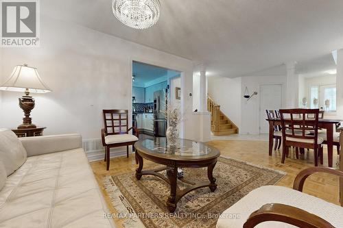 157 Manorheights Street, Richmond Hill, ON - Indoor Photo Showing Living Room