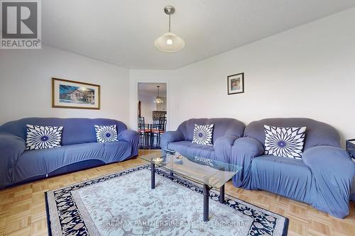 157 Manorheights Street, Richmond Hill, ON - Indoor Photo Showing Living Room