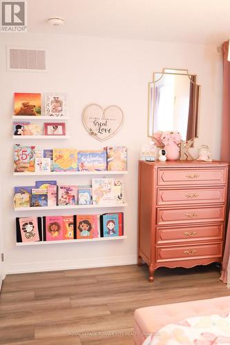 66 Donnan Drive, New Tecumseth, ON - Indoor Photo Showing Other Room