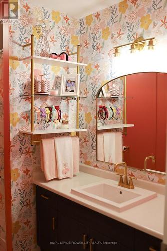 66 Donnan Drive, New Tecumseth, ON - Indoor Photo Showing Bathroom