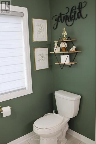 66 Donnan Drive, New Tecumseth, ON - Indoor Photo Showing Bathroom