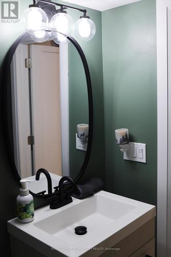 66 Donnan Drive, New Tecumseth, ON - Indoor Photo Showing Bathroom