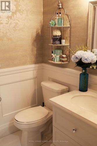 66 Donnan Drive, New Tecumseth, ON - Indoor Photo Showing Bathroom