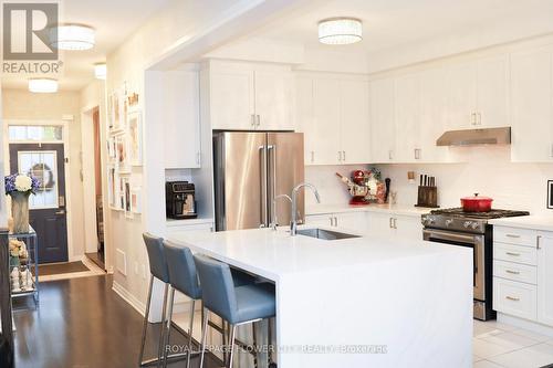 66 Donnan Drive, New Tecumseth, ON - Indoor Photo Showing Kitchen With Upgraded Kitchen