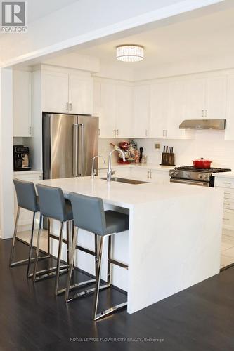 66 Donnan Drive, New Tecumseth, ON - Indoor Photo Showing Kitchen With Upgraded Kitchen