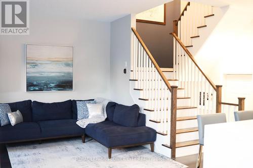 66 Donnan Drive, New Tecumseth, ON - Indoor Photo Showing Living Room