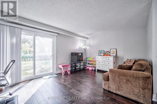 1692 John Street, Markham, ON - Indoor Photo Showing Living Room