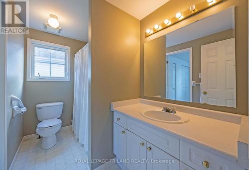 235 Rossmore Court, London, ON - Indoor Photo Showing Bathroom