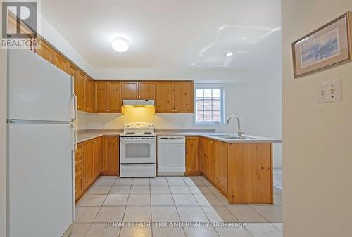 235 Rossmore Court, London, ON - Indoor Photo Showing Kitchen