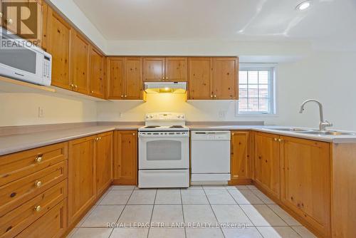 235 Rossmore Court, London, ON - Indoor Photo Showing Kitchen