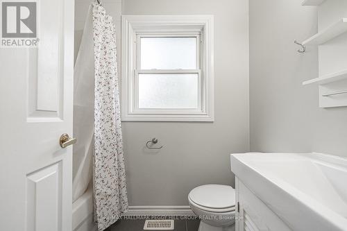 22 Macmillan Crescent, Barrie, ON - Indoor Photo Showing Bathroom