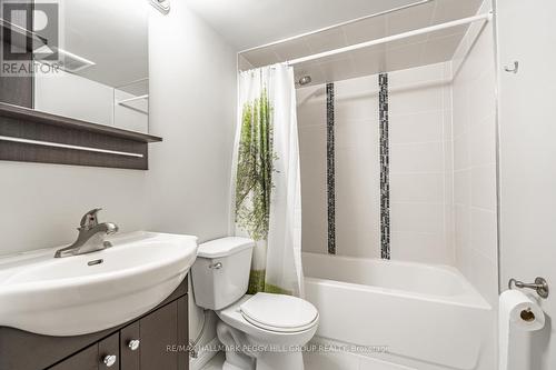 22 Macmillan Crescent, Barrie, ON - Indoor Photo Showing Bathroom