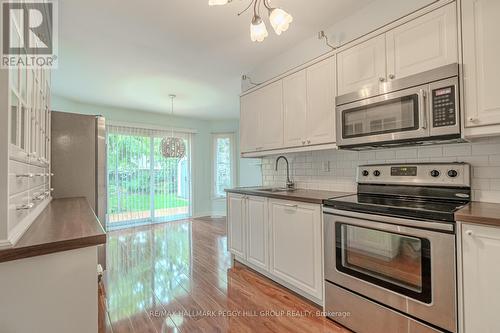 22 Macmillan Crescent, Barrie, ON - Indoor Photo Showing Kitchen